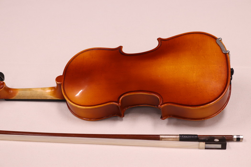 SUZUKI 鈴木バイオリン 1/8 No.230 2004年製 予備弓1本付き - 弦楽器